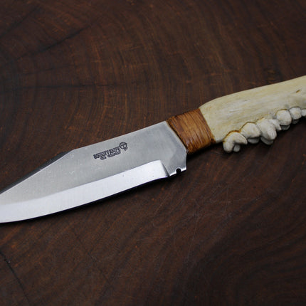 D2 Coyote Jaw Knife