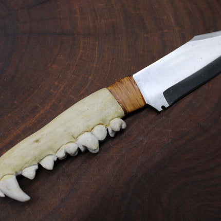 D2 Coyote Jaw Knife